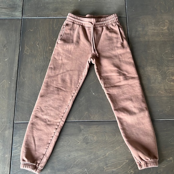 These TNA cozy fleece boyfriend sweatpants are in great condition. - Picture 1 of 3